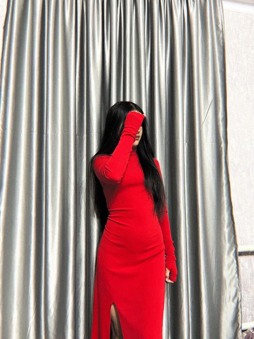 Красное Платье с вырезом