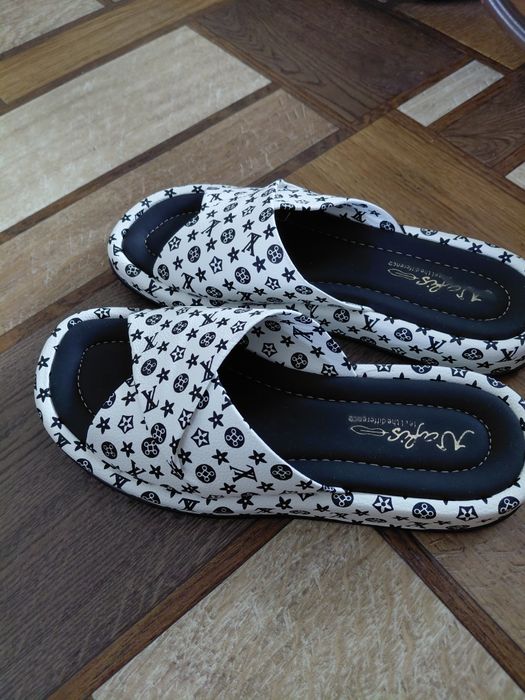 Шлепка  женскии  продам