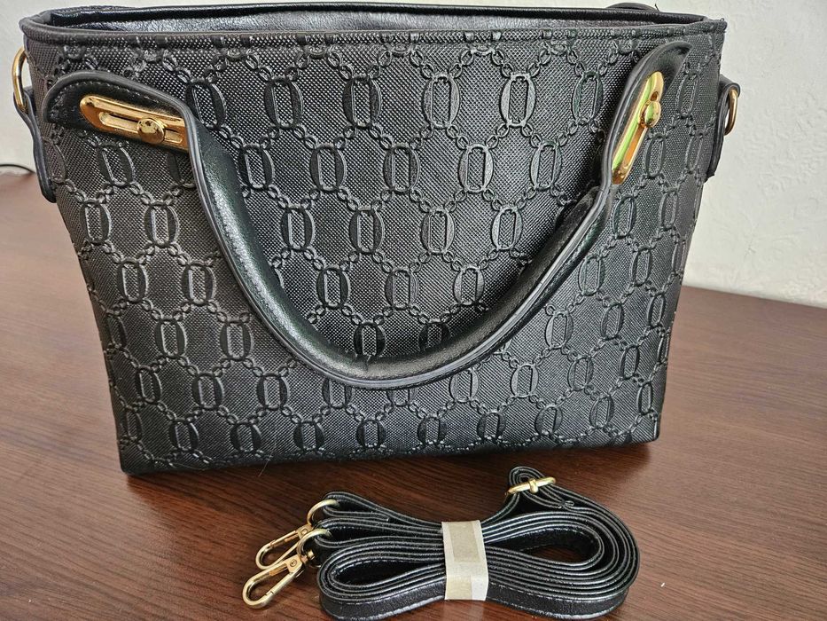 Черна дамска чанта