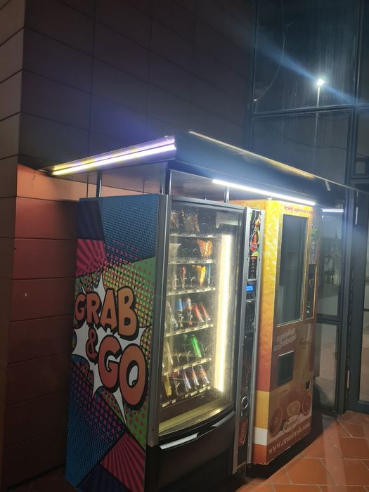 Покрив за вендинг машини