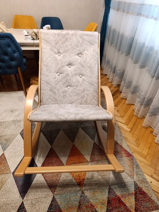 Люлеещ масивен стол