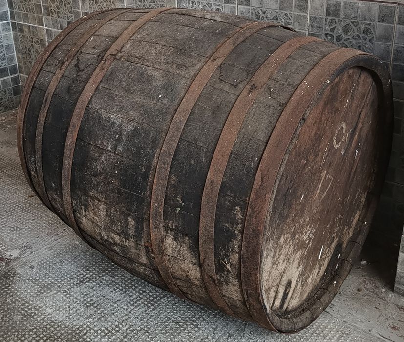 Butoi din lemn 500 litri – perfect pentru vin, țuică sau dec