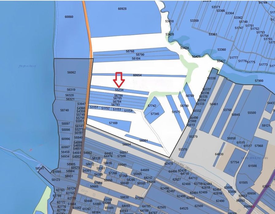 Vând teren extravilan la iesirea din Reghin spre Dedrad