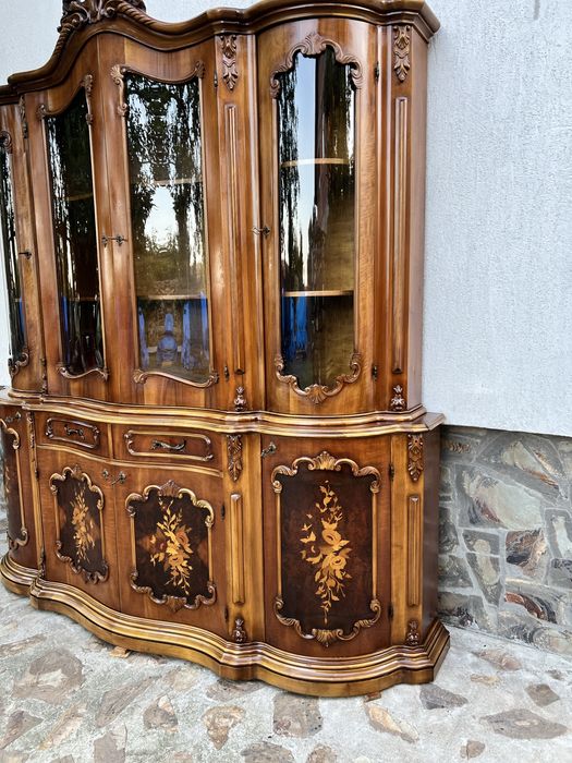 Vitrina stil Baroc lemn masiv sculptat cu intarsii florale
