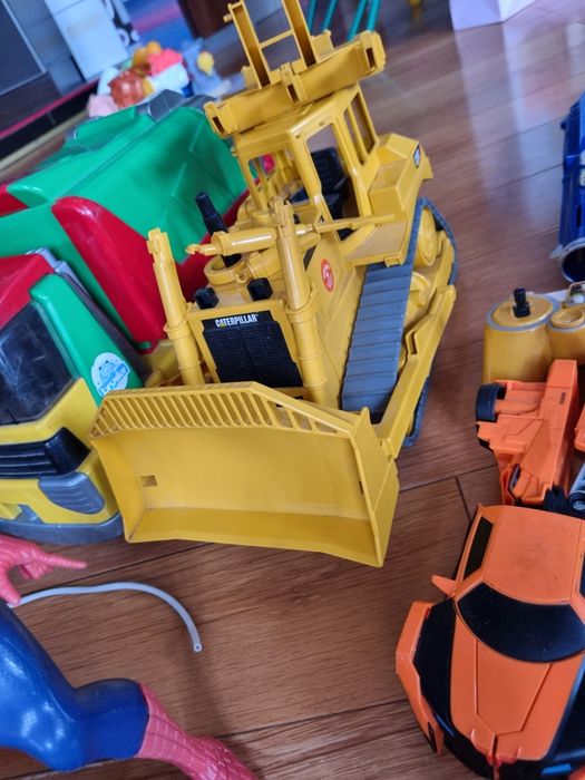 Продам набор игрушек после мальчика