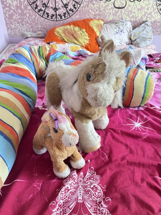 Продам игрушки лошади на батарейках