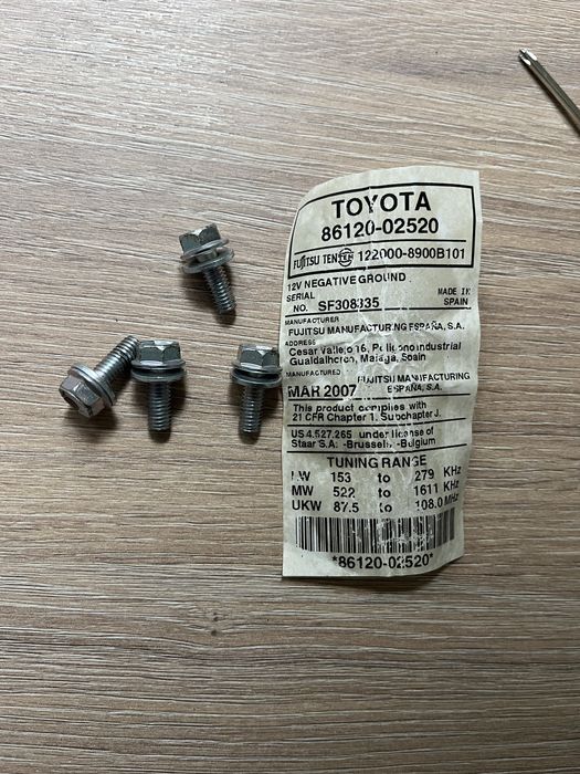 Toyota Auris - радио