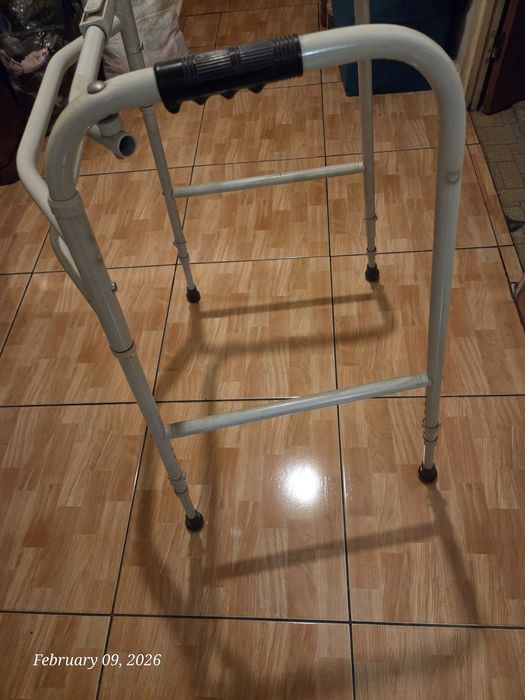 Cadru de mers pliabil