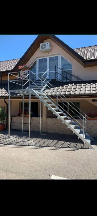 Scari zincate pe comanda