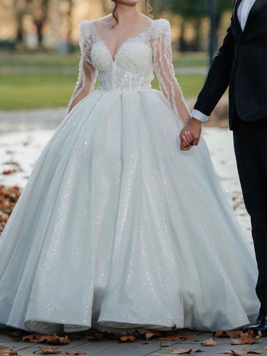 Vând rochie de mireasă tip prințesă