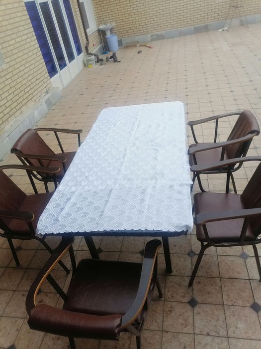 Стол со стульями