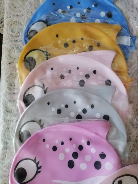 Детски плувни шапки