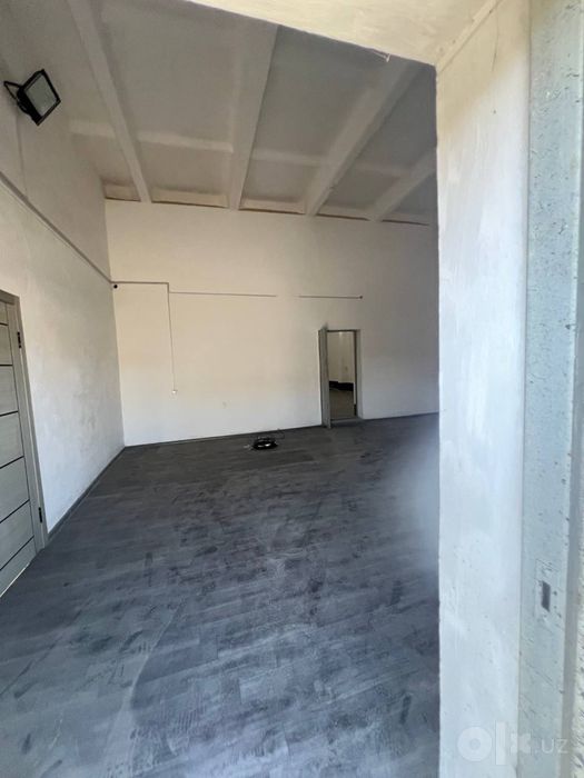 Navoi shaxrida voyenniy gorodkda sklad,ofis arendaga beriladi
