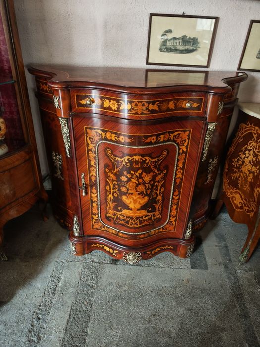 Барокова шкаф с интарзия