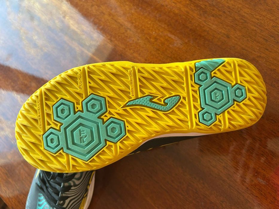 Продам новые футзалки 33-размера