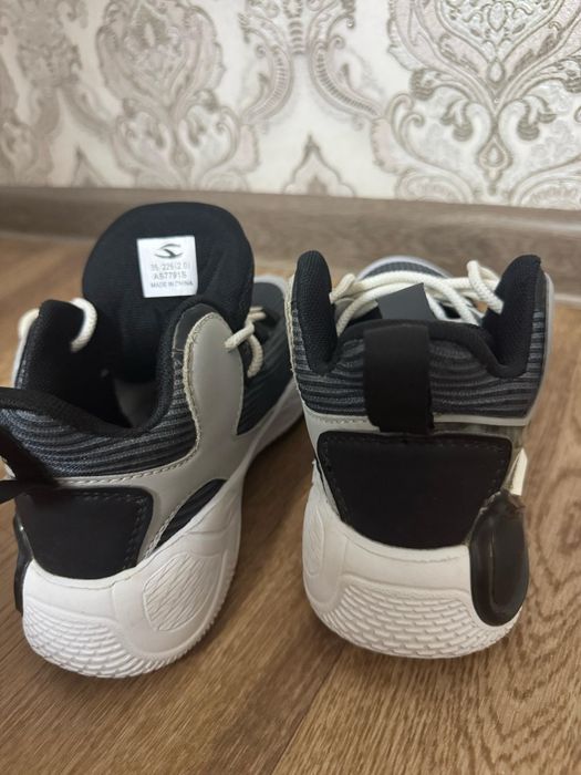 Кроссовки на мальчика