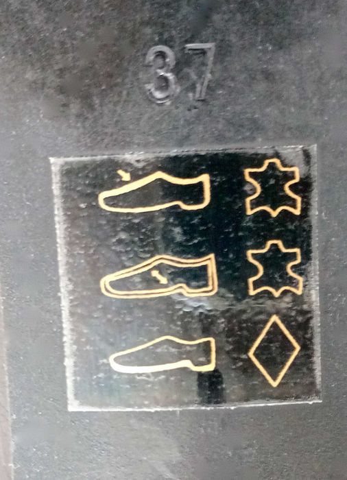 Продавам нови официални черни дамски обувки Hush Puppies 37 номер