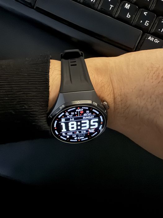 На продажу смарт часы: Huawei GT 6 Pro