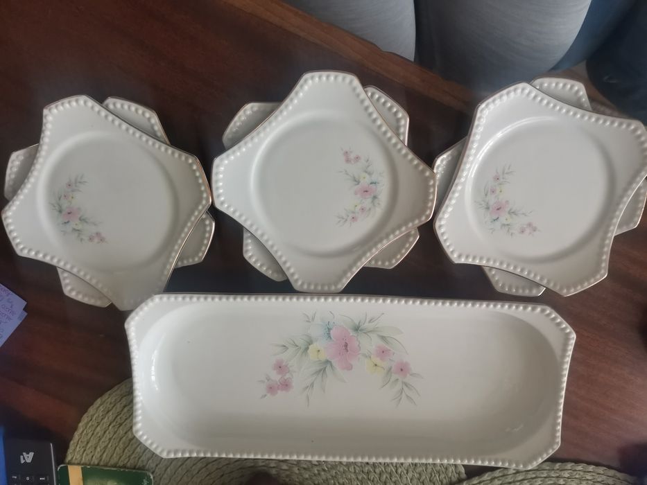 Фруктиера на две нива и плато с 6 чинийки