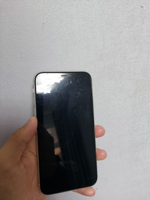 iPhone 11 - 128/74%