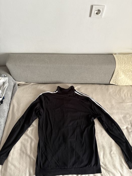 Hanorac Adidas in stare buna