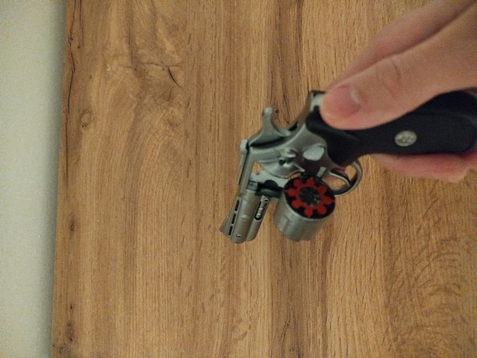 Метален пистолет с капси