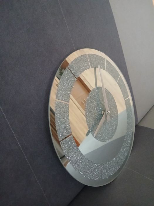 Ceas de perete electronic