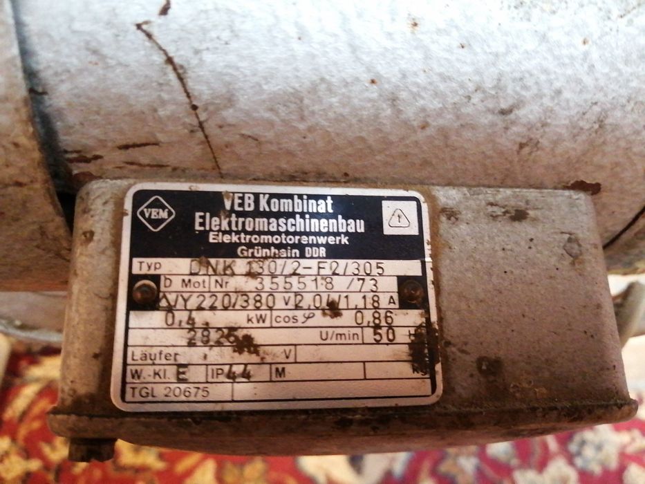 Vând mașină de cusut Minerva