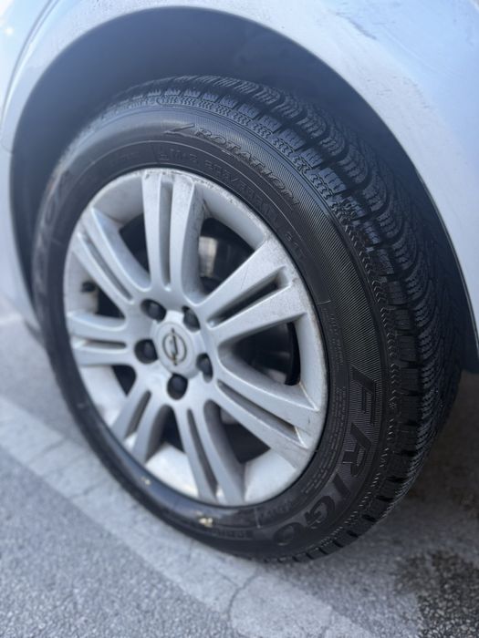 Продавам Опел Астра h