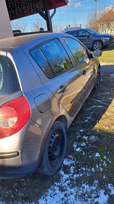 Vand Renault Clio 3 pentru piese de schimb1,5 DCI motor defect