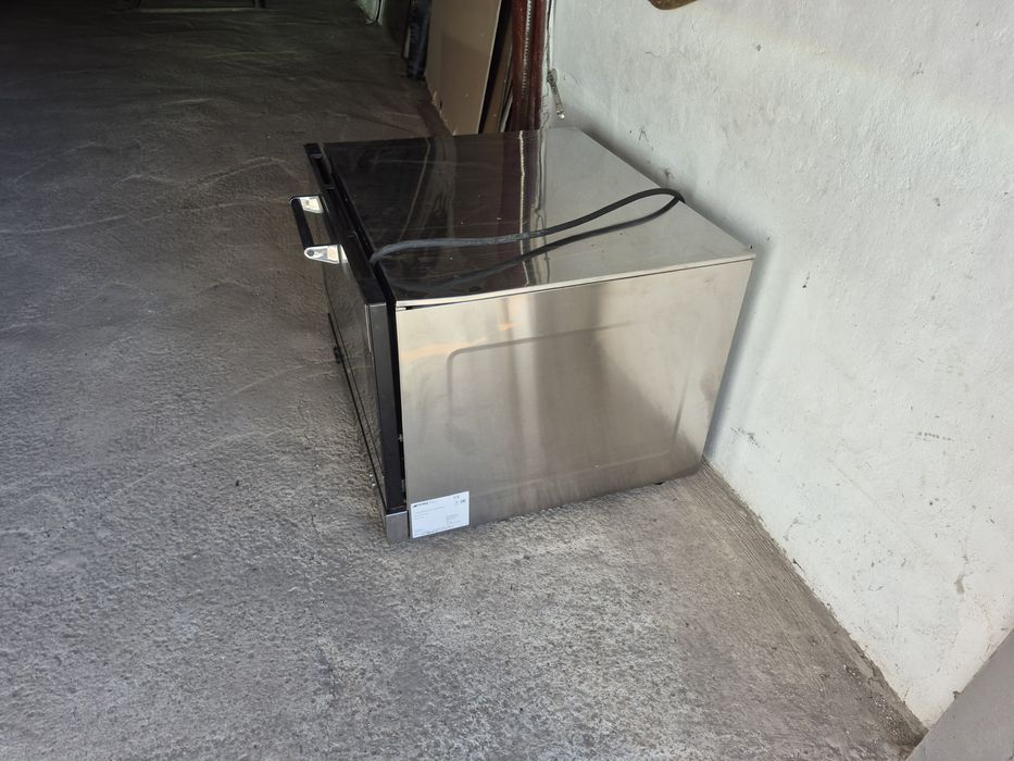 Продам конвекционную печь SMEG