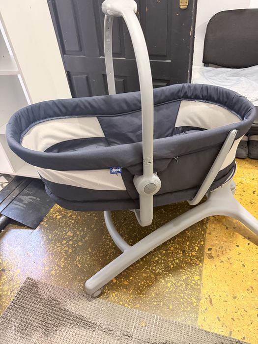 Продам стульчик люльку Chicco Baby Hug 4 в 1