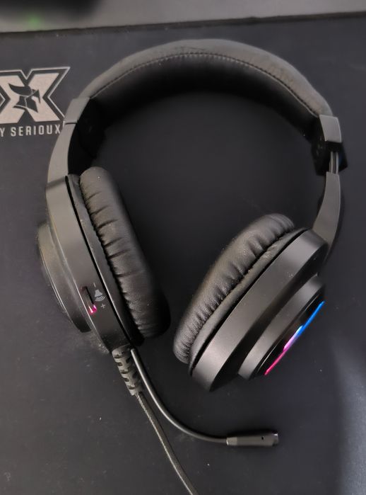 Casti gaming Redragon Hylas, iluminare RGB, in stare buna