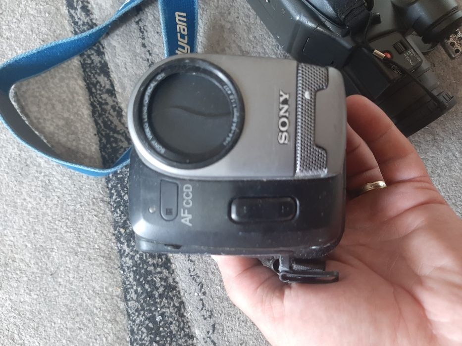 Vând camere video SONY și CANON