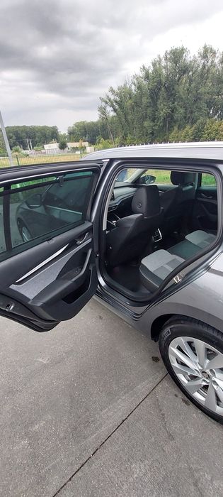 Skoda Octavia FL Combi 2.0 TDI DSG 150CP Matrix LED / Garanție 2028 / 23000km
Prim proprietar – stare noua!
Achiziționată de nouă din România
Pret m