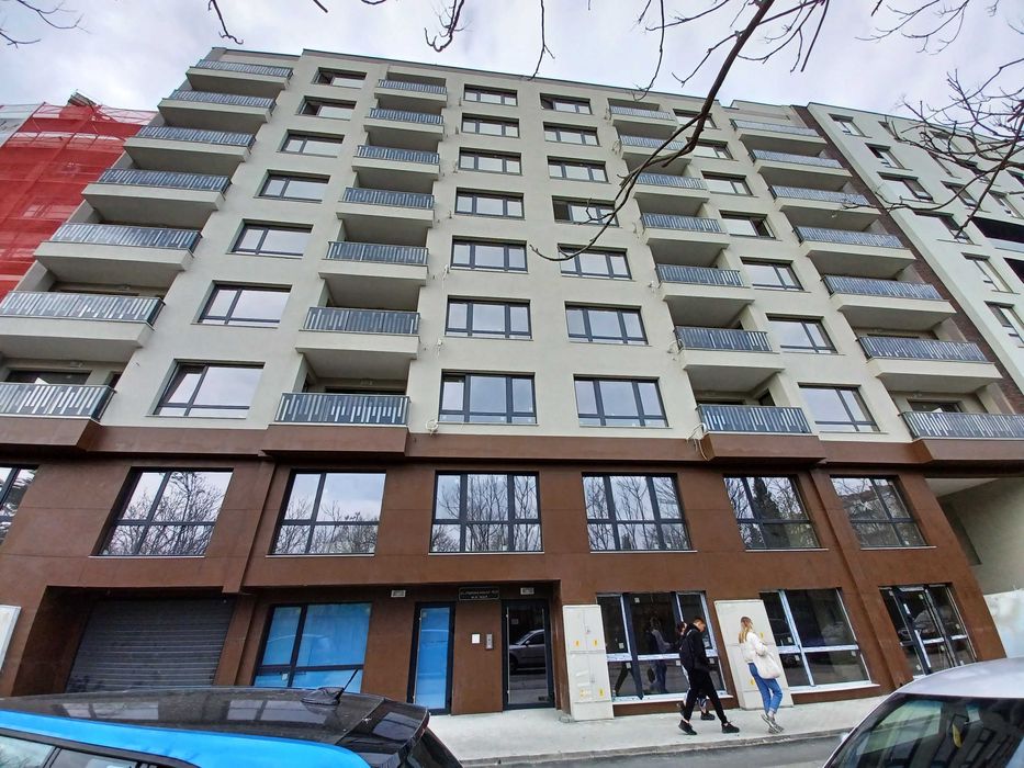 Тристаен апартамент, Център