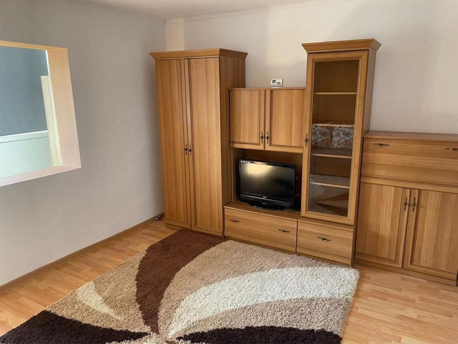 Inchiriez apartament cu o camera in zona Girocului