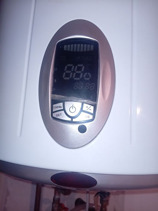 Boiler electric digital Ferroli TDG 80L cu telecomandă - Ca nou