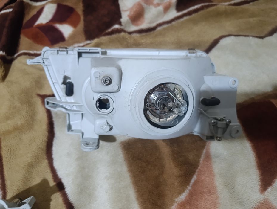 Фары на тойота карина Е