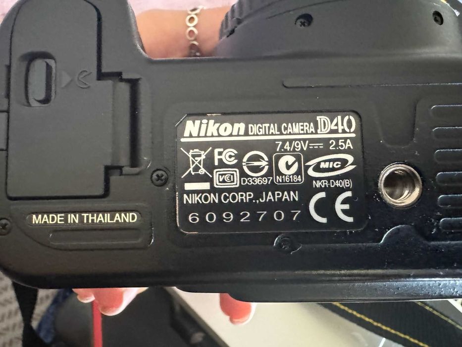 Nikon D40 DSLR Body – Funcțional, Acumulator Inclus