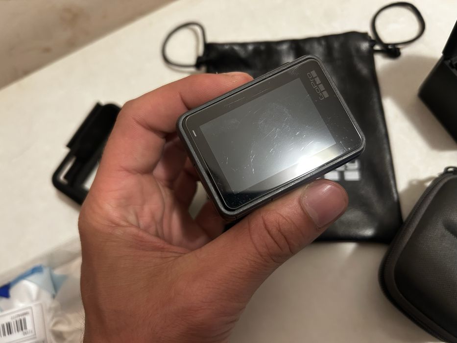 Gopro Hero 7 Black + 3 батерии кейс за зареждане и много аксесоари