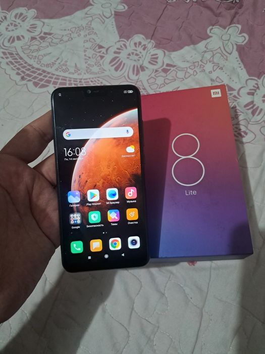Xiaomi MI 8 Lite 6/128GB Black Karobka Flagman Holati Yaxshi Otlichni