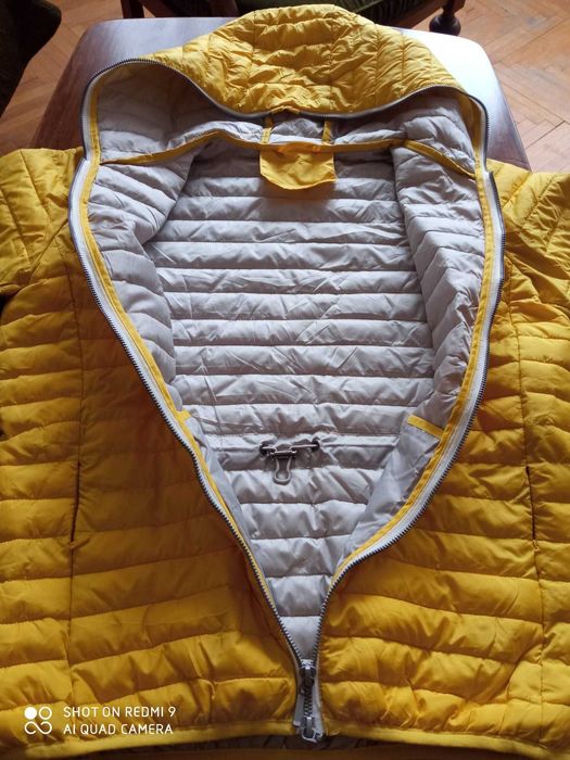 Продавам пролетно-есенно яке ново