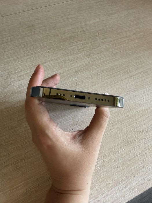 Продается iPhone 12 Pro в отличном состоянии