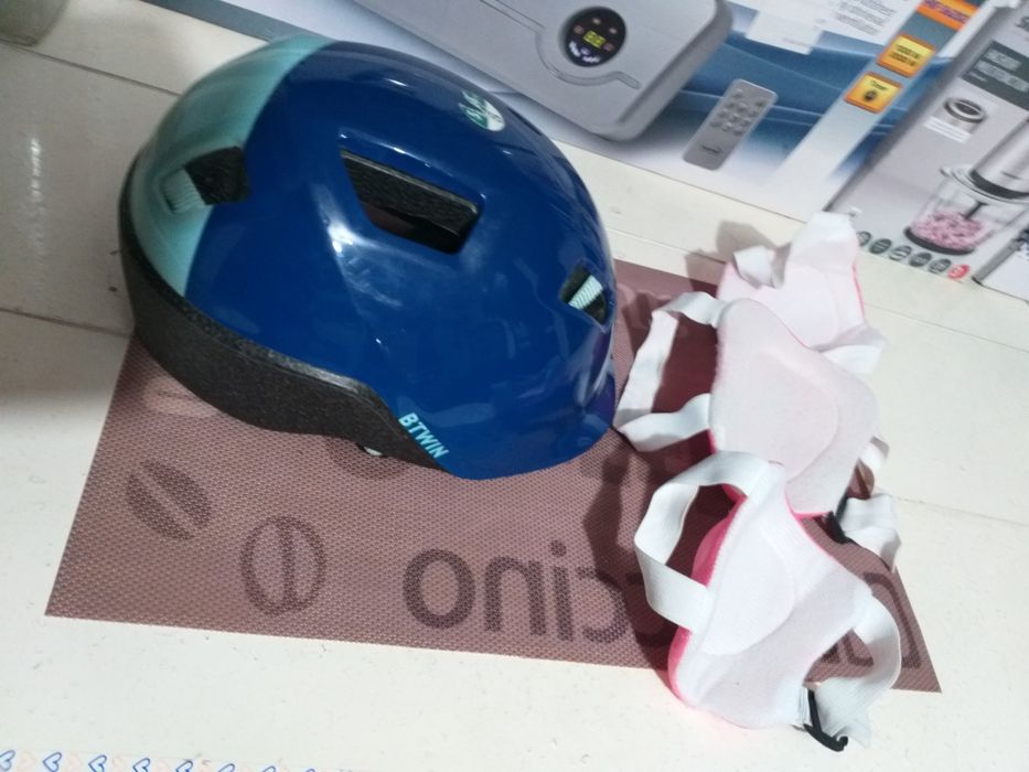 Casca de Protectie Si Genunchiere Copii Marimea S