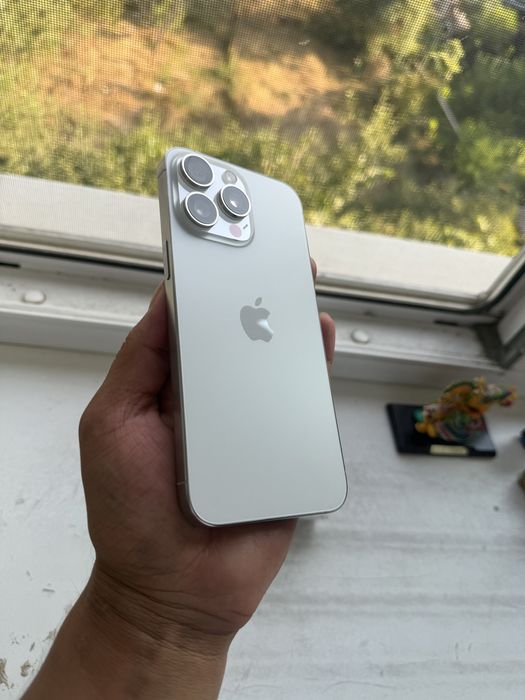 Продам iPhone 15 Pro Max White