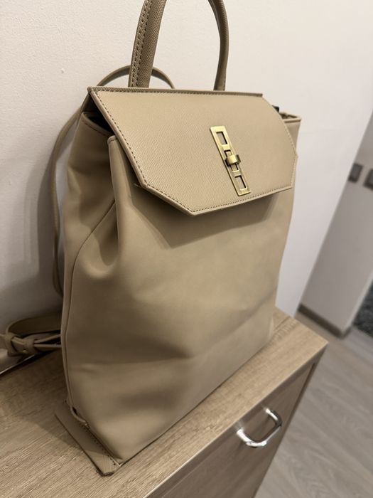 Бежевый рюкзак RBRK