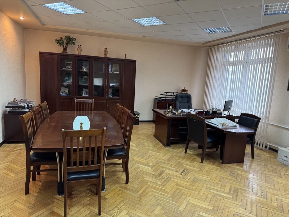 Комплект мебели, стол, стул, шкаф , тумбы, кресла , диван кож зам