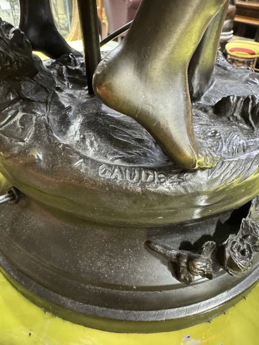 Lampa deosebita din bronz masiv cu abajur stil tiffany