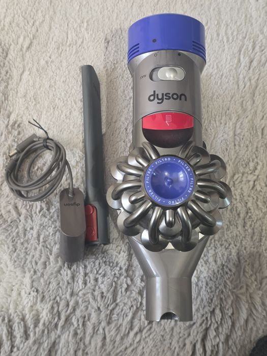 Aspirator Dyson V8